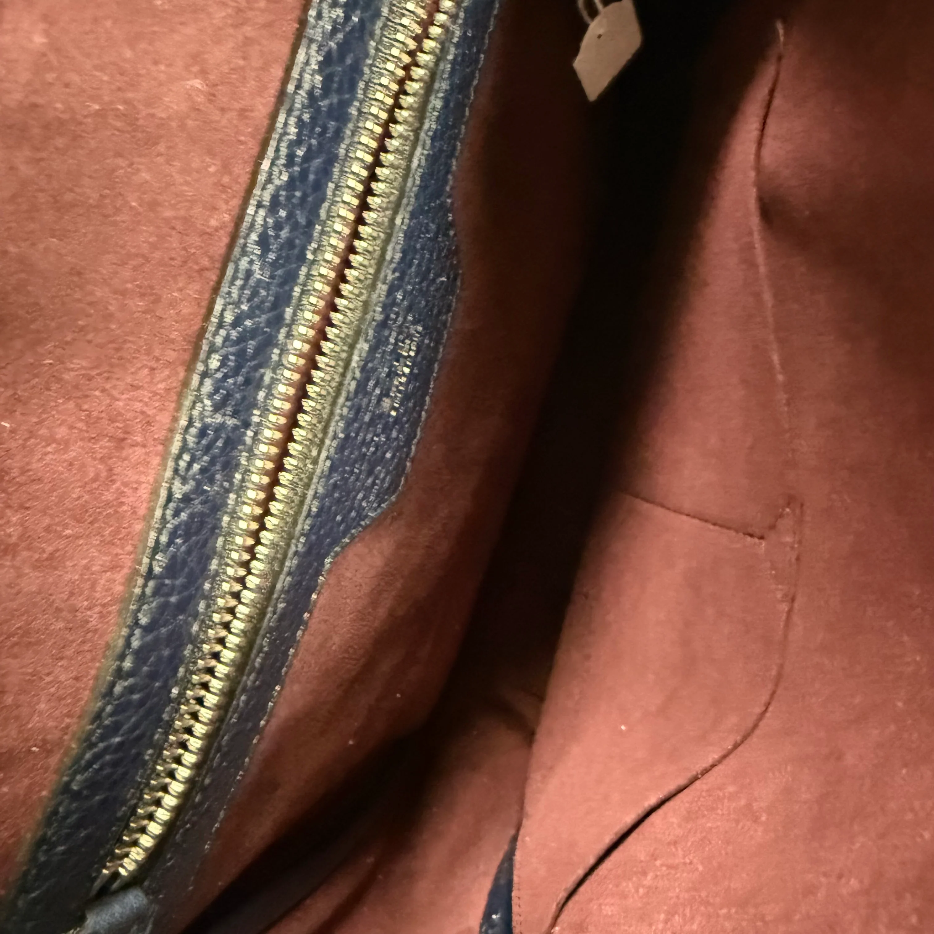 Bally | Logo Crossbody Bag – Navy Grained Leather & Silver-Tone Hardware (Pristine Condition) - Image 4