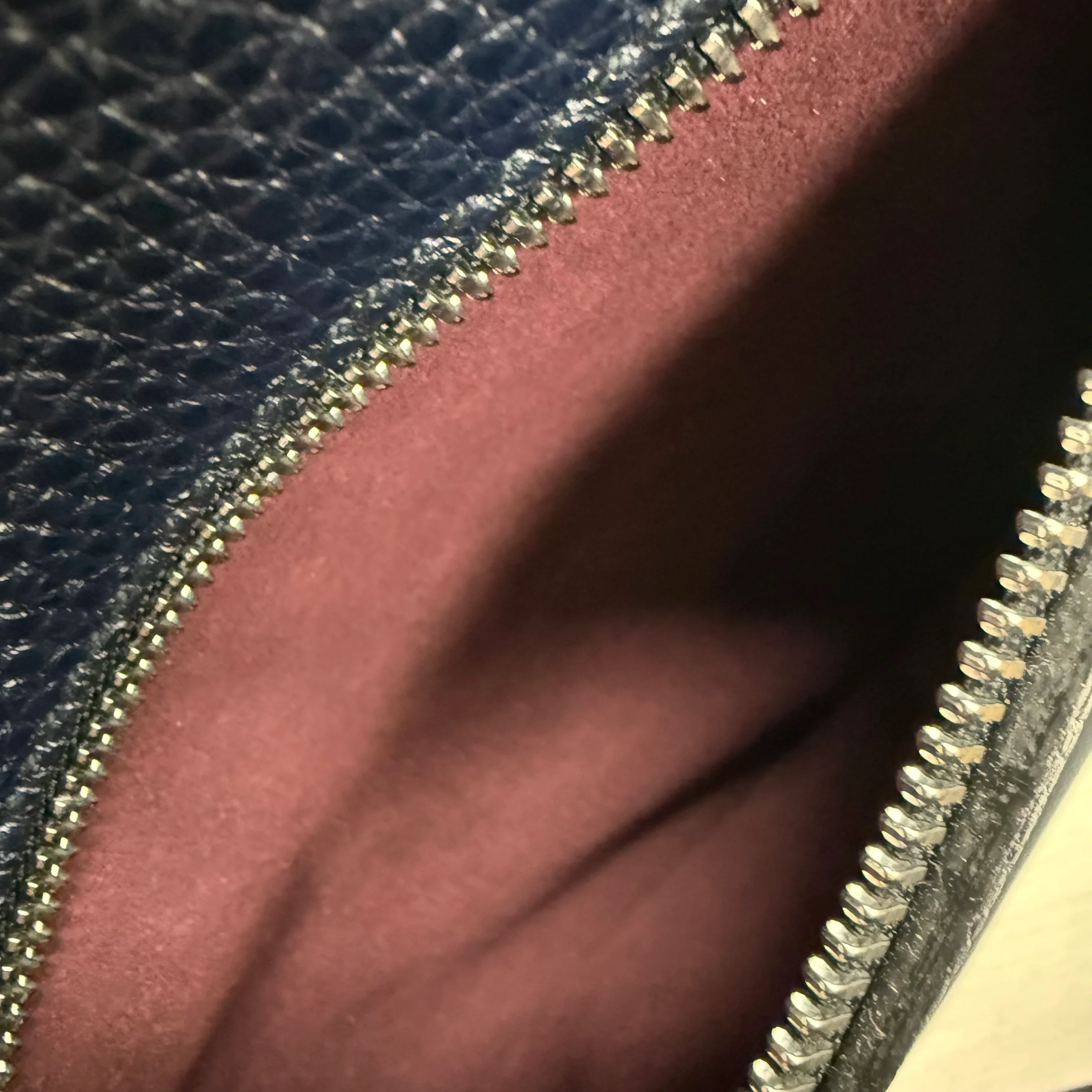 Bally | Logo Crossbody Bag – Navy Grained Leather & Silver-Tone Hardware (Pristine Condition) - Image 5