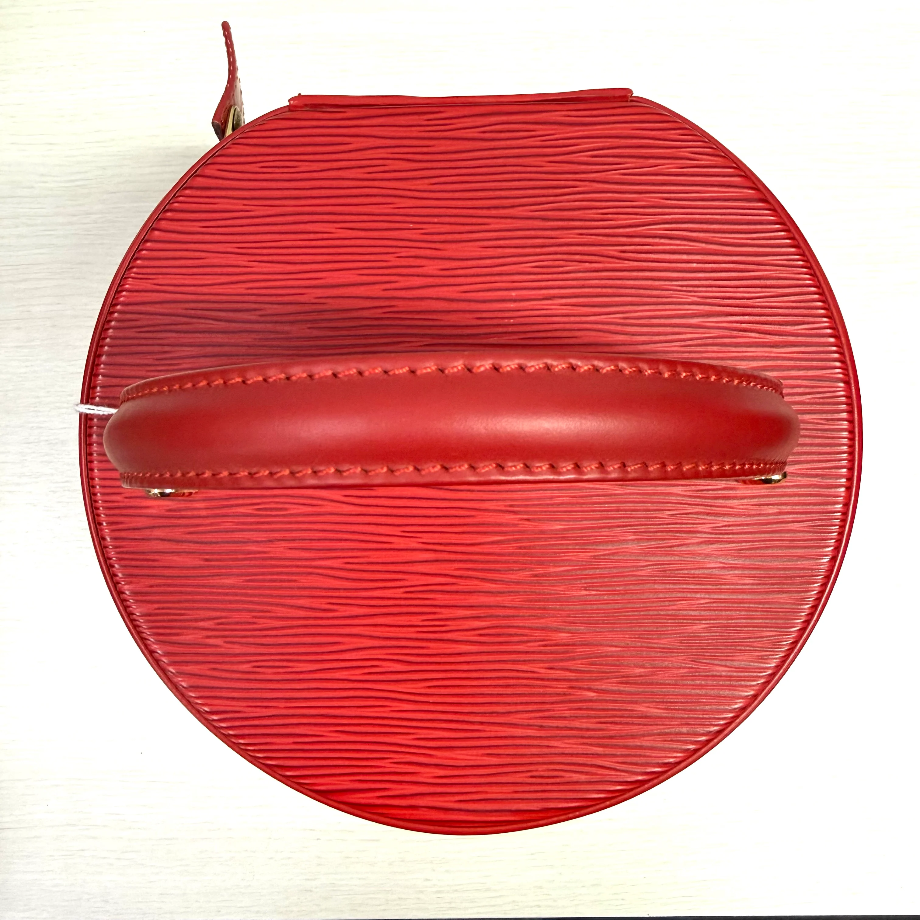 Louis Vuitton | Epi Leather Cannes Vanity Bag – Red with Gold Hardware (Pristine Condition) - Image 4