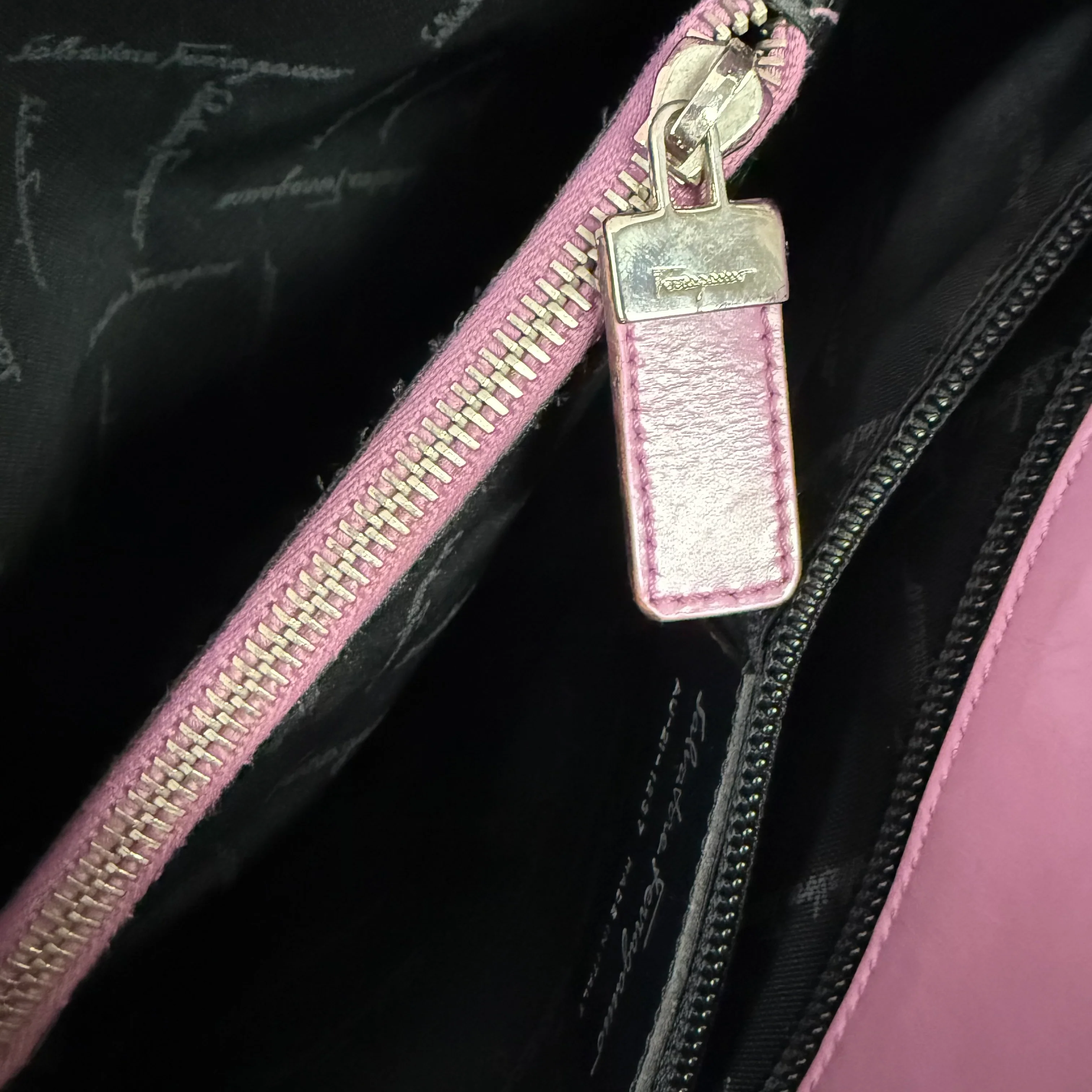 Salvatore Ferragamo | Gancini Monogram Shoulder Tote – Lilac Leather & Mauve Canvas (Good Condition) - Image 4